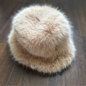 (Like new) Fluffy Faux Fur Bucket Hat – Light Brown/ beige Cozy Winter Essential